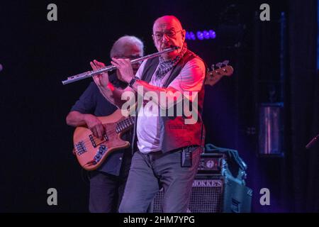 Padova, Italy. 06th Feb, 2022. Ian Anderson during JETHRO TULL, Music  Concert in Padova, Italy, February 06 2022 Credit: Independent Photo  Agency/Alamy Live News Stock Photo - Alamy