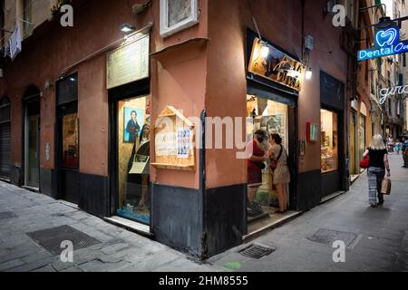 Genoa, Italy: the famous 'A Cà do dria', musical shop, musical association and lute store in Genova downtown. Vintage shop inside the Stock Photo