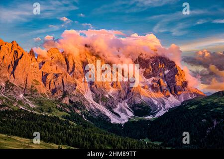 Summits and north rock faces of the Pala group, seen from above Valles Pass at sunset. Stock Photo