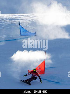 (220208) -- ZHANGJIAKOU, Feb. 8, 2022 (Xinhua) -- Benjamin Karl of Austria competes during the snowboard men's parallel giant slalom final at the Genting Snow Park in Zhangjiakou, north China's Hebei Province, Feb. 8, 2022. (Xinhua/Fei Maohua) Stock Photo