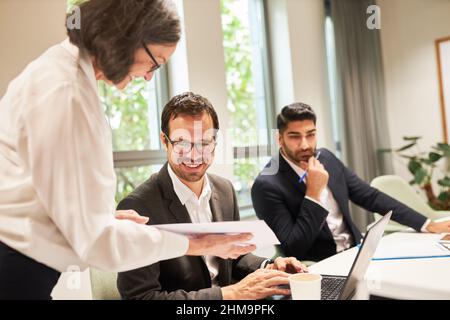 Consulting woman or boss works together with trainee in a meeting or workshop Stock Photo