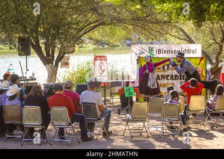 Members of the theater play Odisea Rodante de Zancadilla Treatro interact with children and adults next to the Sauceda Park wetland,Integrantes de la obra de teatro Odisea Rodante de Zancadilla Treatro interactúa con niños y adultos junto al humedal del Parque Sauceda, during World Wetlands Day to promote the care and conservation of the biodiversity of ecosystems on February 5, 2022 in Hermosillo, Mexico. (Photo by Luis Gutierrez Norte Photo/) Stock Photo