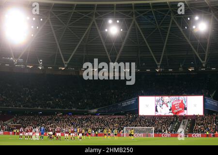 London, UK. 08th Feb, 2022. Watford and West Ham players and fans observe a minute's applause in tribute to Isla Caton. Premier League match, West Ham Utd v Watford at the London Stadium, Queen Elizabeth Olympic Park in London on Tuesday 8th February 2022. this image may only be used for Editorial purposes. Editorial use only, license required for commercial use. No use in betting, games or a single club/league/player publications. pic by Steffan Bowen/Andrew Orchard sports photography/Alamy Live news Credit: Andrew Orchard sports photography/Alamy Live News Stock Photo