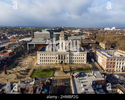 Barnsley Town Hall is a Grade II listed building in Barnsley town centre which serves as the seat of local government in the Metropolitan Borough of B Stock Photo