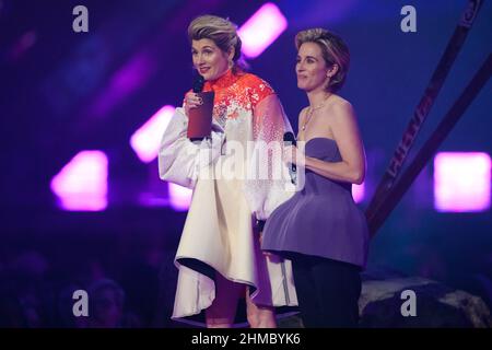 London, UK. 8 February 2022. Jodie Whittaker and Vicky McClure on stage during the the Brit Awards 2022 at the O2 Arena, London. Picture date: Wednesday February 9, 2022. Photo credit should read: Matt Crossick/Empics/Alamy Live News. EDITORIAL USE ONLY. NO MERCHANDISING. Stock Photo