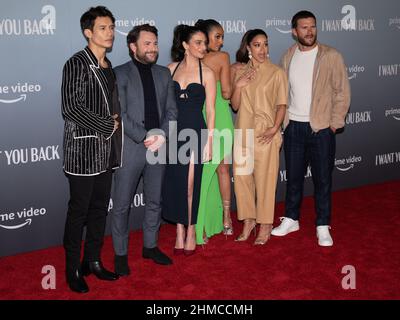 Jenny Slate & Charlie Day Join Many Of Their Co-Stars At 'I Want You Back'  Premiere: Photo 4701238