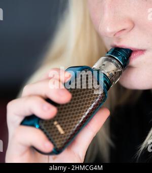 vape singen Caesar Vape Pods Aspire Starter Kit with 900mAh CF G-Power Battery blue  berry pods hopo