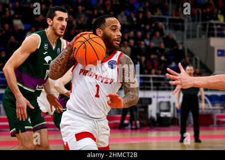 ZAPORIZHZHIA, UKRAINE - FEBRUARY 8, 2022 - Shooting guard D'Angelo Harrison of BC Prometey controls the ball during the Basketball Champions League Ga Stock Photo