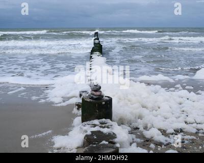 06 February 2022, Mecklenburg-Western Pomerania, Prerow: 06.02.2022, Wustrow on the Darß. Foam piles up on a stormy day on the beach of the Baltic Sea in Wustrow. The foam is considered non-toxic and harmless to humans - it consists of algae remains and small air bubbles. Photo: Wolfram Steinberg/dpa Photo: Wolfram Steinberg/dpa Stock Photo