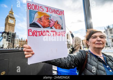 London, UK. 9th Feb, 2022. Boris Johnson 'Britain's Trump' - SODEM (Pro EU) protest, led by Steve Bray, now accuse the Prime minister and his party of being 'corrupt' and 'liars' - Protesters in Westminster on the day of PMQ's. Boris Johnsons returns to Prime Minister's Questions (PMQ's) as his troubled times continue. Credit: Guy Bell/Alamy Live News Stock Photo