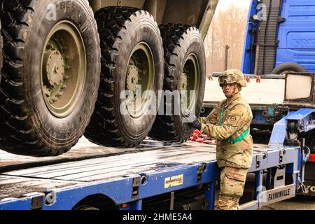 Vilseck, Germany. 09th Feb, 2022. Soldiers assigned to 2nd Cavalry Regiment prepare Strykers vehicles to deploy from Rose Barracks, Vilseck, Germany, on February 8, 2022, for Romania as part of the reinforcement mission in support of our NATO Allies and partners. The 2CR will augment the more than 900 U.S. personnel already in Romania who are there supporting Atlantic Resolve. This move is designed to respond to the current security environment and to reinforce the deterrent and defensive posture on NATO's eastern flank. Photo by Cpl. Austin Riel/U.S. Army/UPI Credit: UPI/Alamy Live News Stock Photo