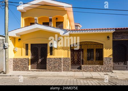 Well-off dentists built a clinic with their dwelling space behind and above the clinic in Jinotega, Nicaragua Stock Photo