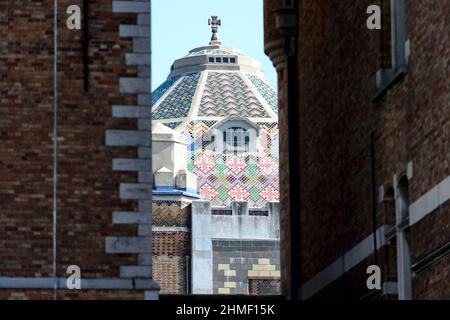 Comines cote francais - Eglise Saint-Chrysole-et-Saint-Pierre The church Saint-Chrysole-and-Saint-Peter in Comines Stock Photo