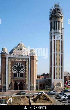 Comines cote francais - Eglise Saint-Chrysole-et-Saint-Pierre The church Saint-Chrysole-and-Saint-Peter in Comines Stock Photo