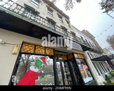 Augusta, Ga USA - 12 09 21: Downtown Augusta Ga looking up Pineapple ink tavern holiday decor Stock Photo