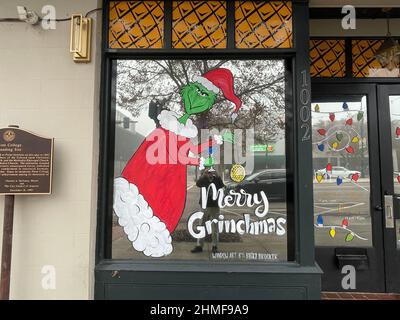 Augusta, Ga USA - 12 09 21: Downtown Augusta Ga Pineapple ink tavern holiday decor Stock Photo