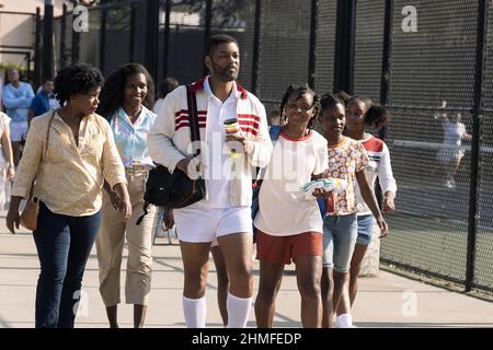 King Richard (2021) directed by Reinaldo Marcus Green and starring Will Smith, Erin Cummings, Saniyya Sidney and Demi Singleton. Biography about Richard Williams the father and coach to tennis superstars Venus and Serena Williams. Publicity photograph***EDITORIAL USE ONLY***. Credit: BFA / Warner Bros Stock Photo