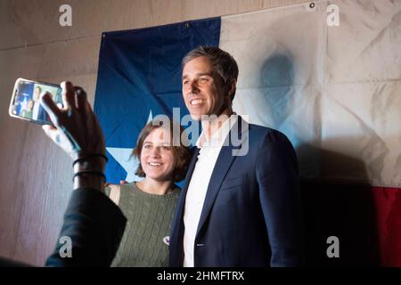 Austin Texas USA, 09th Feb, 2022. A fan poses for a cell phone picture as Democratic candidate for Texas governor BETO O'ROURKE campaigns Wednesday night in Austin. O'Rourke's 'Keeping The Lights On' Texas tour highlights what he says are the failings of the Republican Greg Abbott after last year's week-long winter storm. ©Bob Daemmrich Stock Photo