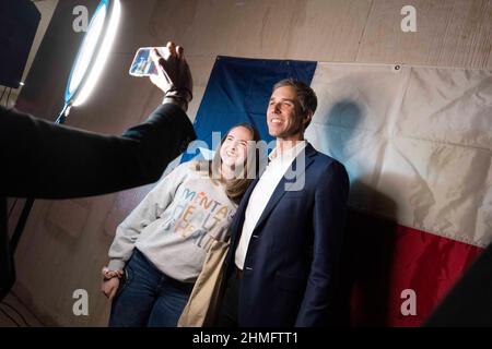 Austin Texas USA, 09th Feb, 2022. A fan poses for a cell phone picture as Democratic candidate for Texas governor BETO O'ROURKE campaigns Wednesday night in Austin. O'Rourke's 'Keeping The Lights On' Texas tour highlights what he says are the failings of the Republican Greg Abbott after last year's week-long winter storm. ©Bob Daemmrich Stock Photo