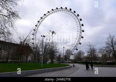 The London Eye, or the Millennium Wheel, is a cantilevered observation wheel on the South Bank of the River Thames in London. It is Europe's tallest cantilevered observation wheel, and is the most popular paid tourist attraction in the United Kingdom with over 3 million visitors annually ... Stock Photo