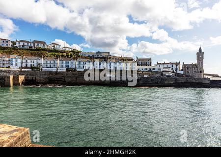 Porthleven is a town, civil parish and fishing port near Helston in Cornwall, England, UK. As the most southerly port in Great Britain Stock Photo