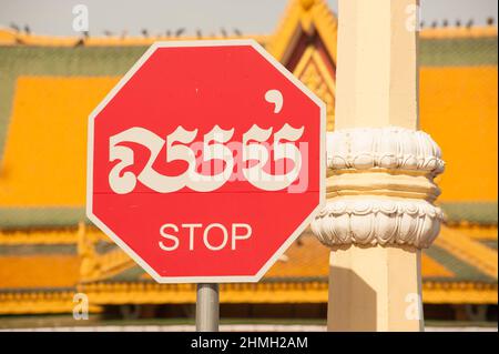 Sunlit bilingual 'stop sign' on the riverside, Phnom Penh, Cambodia. credit: Kraig Lieb Stock Photo