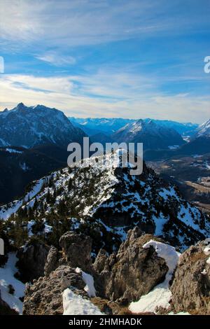 Winter hike to the Signalkopf (1895 meters) with a view over the Lausberg into the Isar Valley, on the left in the background the Karwendel Mountains in the middle the Arnspitz Group, Europe, Germany, Bavaria, Upper Bavaria, Isar Valley, Krün Stock Photo