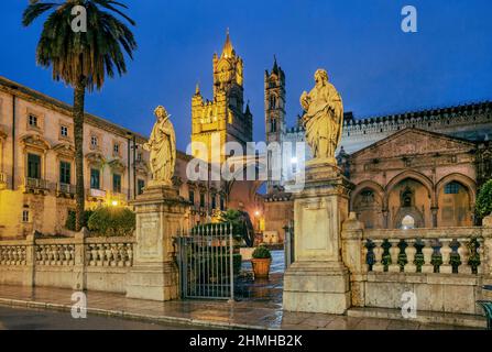 Cathedral on Via Vittorio Emanuele in the old town at night, Palermo, Sicily, Italy Stock Photo