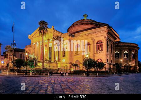 Teatro Massimo opera house in the old town at dusk, Palermo, Sicily, Italy Stock Photo