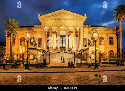 Teatro Massimo opera house in the old town at dusk, Palermo, Sicily, Italy Stock Photo