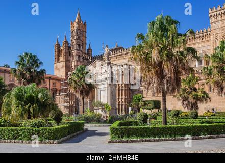 Cathedral on Via Vittorio Emanuele in the old town, Palermo, Sicily, Italy Stock Photo