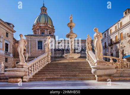 Piazza Pretoria with the Fontana Pretoria and the Church of San Giuseppe dei Teatini in the old town, Palermo, Sicily, Italy Stock Photo