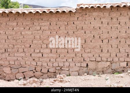 Wall of a house made entirely with mud bricks in Maras, Sacred Valley, Peru Stock Photo