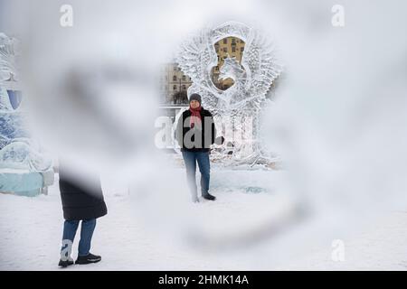 Moscow, Russia. 10th Feb, 2022. People visit the Snow and Ice festival in Moscow, Russia, on Feb. 10, 2022. Over 70 ice sculptures, snow figures and giant snowmen are displayed in Gorky park during Snow and Ice festival in Moscow. Credit: Bai Xueqi/Xinhua/Alamy Live News Stock Photo