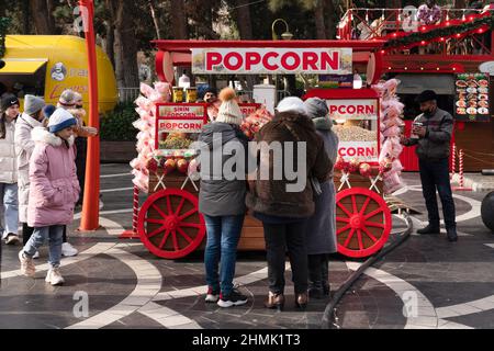 Baku, Azerbaijan - January 03 2022-Popcorn seller and customers. Stock Photo