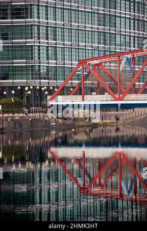 Bupa's £65m HQ in Salford, Erie Basin, part of the Manchester Ship Canal, and Detroit Bridge Stock Photo