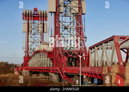 No longer working, Tees Newport Bridge is a vertical-lift bridge spanning the River Tees  linking Middlesbrough with  Stockton-on-Tees Stock Photo