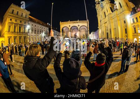 Munich, Bavaria, Germany. 10th Feb, 2022. After at least a year of near silence by Muenchen ist Bunt and other groups, a new association in the city of Munich, Germany organized the 'Muenchen wird sichtbar'' demonstration for solidarity, democracy, the victims of the Coronavirus/Covid-19 crisis, and against the so-called Coronarebels and conspiracy extremists who have been taking over the streets of the city at night and sometimes rioting against police as part of their 'Spaziergaenge''. The group, under Maria 2.0's Katrin Richthofer, appeared to prioritize painstakingly creating t Stock Photo