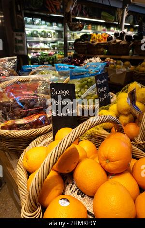 Eli Zabars fruit and vegetable section in the market at Grand Central Terminal, NYC, USA Stock Photo