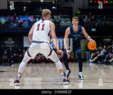 San Diego guard Joey Calcaterra (2) shoots a two-point-shot against ...