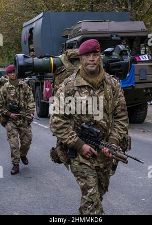 Man from 53 B Company 4th Battalion The Parachute Regiment in combat gear & painted face with large weapon on his back at the Lord Mayor’s show 2021. Stock Photo