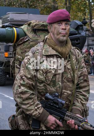 Man from 53 B Company 4th Battalion The Parachute Regiment in combat gear & painted face with large weapon on his back at the Lord Mayor’s show 2021. Stock Photo