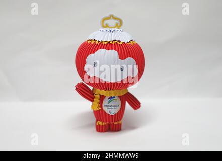 (220211) -- SHENYANG, Feb. 11, 2022 (Xinhua) -- Photo taken on Feb. 10, 2022 shows a mascot of Beijing 2022 Paralympic Winter Games Shuey Rhon Rhon made of paper in Shenyang, capital of northeast China's Liaoning Province. (Xinhua/Yang Qing) Stock Photo