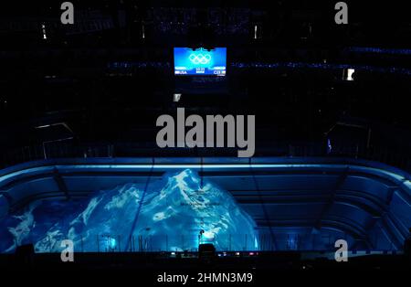 (220211) -- BEIJING, Feb. 11, 2022 (Xinhua) -- Photo taken on Feb. 11, 2022 shows a light show before the ice hockey women's play-offs quarterfinals between the United States and the Czech Republic at Wukesong Sports Centre in Beijing, capital of China. (Xinhua/Meng Yongmin) Stock Photo