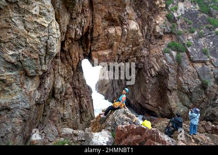 Tan Phung Fishing Village, Phu My, Binh Dinh, Vietnam - January 1, 2022: Tourists enjoy the experience at 'Mui Vi Rong' with a rock cave connecting to Stock Photo