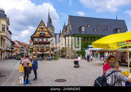 Quedlinburg, Saxony-Anhalt, Germany: Election campaign scene for the German Federal Elections of the Free Democrats (FDP) on the market square. Stock Photo