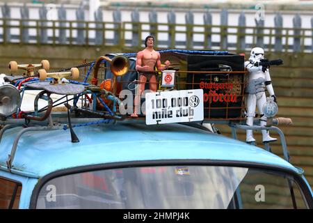 the roof rack of a VW camper with a 100 000 miles sign , Old RAC badge Stock Photo
