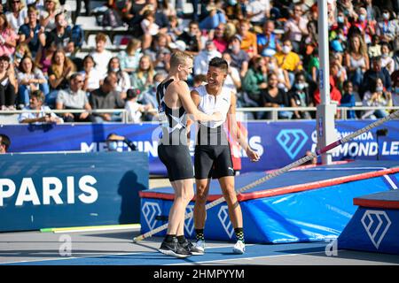 Ernest John Uy Obiena (Men's Pole Vault) of the Philippines competes and is congratulated by Sam Kendricks of the USA during the IAAF Wanda Diamond Le Stock Photo