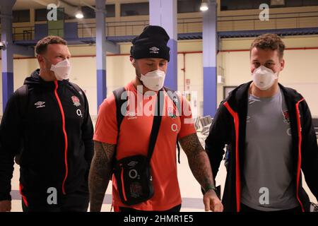 Fiumicino Airport, Rome, Italy. 11th Feb, 2022. The English rugby union international team arrive at the airport for the game versus Italy on 13th February in Rome Credit: Action Plus Sports/Alamy Live News Stock Photo