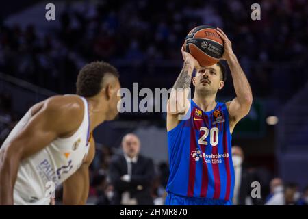 Madrid, Spain. 11th Feb, 2022. Nico Laprovittola (R) and Edy Tavares (L) during FC Barcelona victory over Real Madrid 68 - 86 in Turkish Airlines Euroleague regular season game (round 26) celebrated in Madrid (Spain) at Wizink Center. February 11th 2022. (Credit Image: © Juan Carlos GarcÃ-A Mate/Pacific Press via ZUMA Press Wire) Credit: ZUMA Press, Inc./Alamy Live News Stock Photo